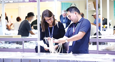 يفتتح أسبوع الأعمال العالمي 2025 بمبادرات جديدة لتحفيز الأعمال