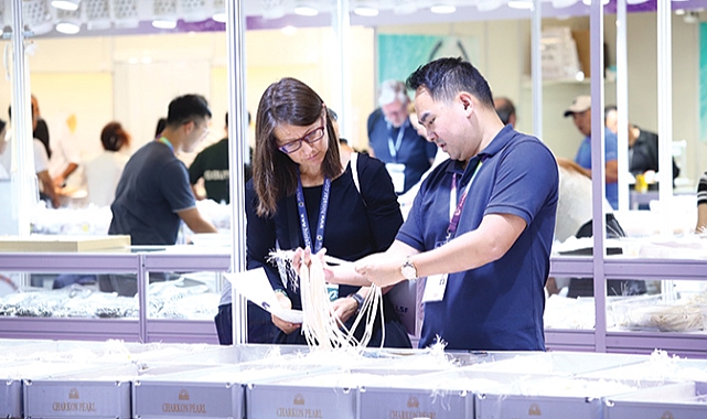 يفتتح أسبوع الأعمال العالمي 2025 بمبادرات جديدة لتحفيز الأعمال